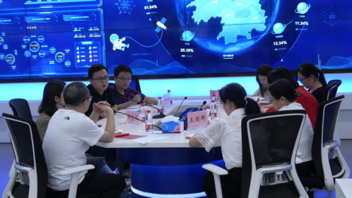 图为座谈现场