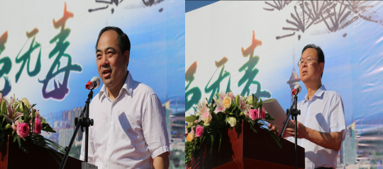 株洲市长阳卫国(左)与副市长、市公安局党委书记、局长李晓葵在2018年株洲国际禁毒日大型主题宣传活动上讲话