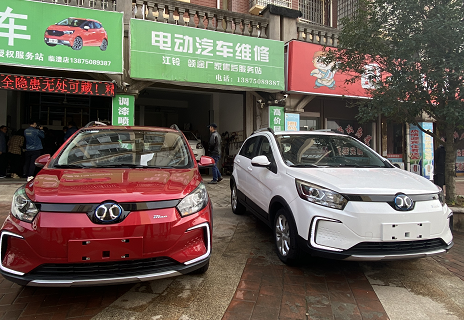 电动车销售门店已把以前的“非标车”换成了可以上牌的新能源车