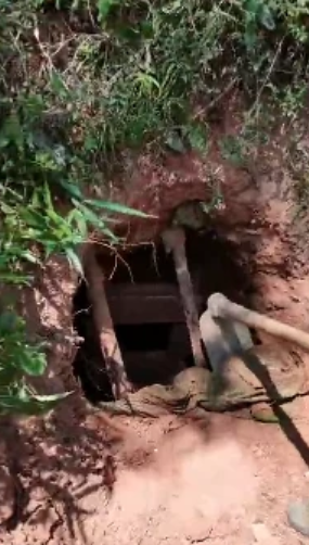 (欧某等人盗掘的古墓口)