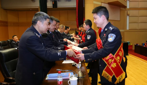 表彰先进