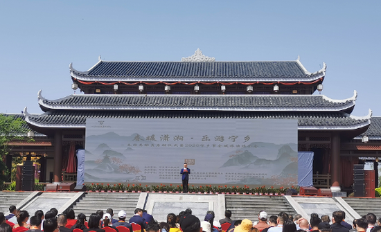 　　4月15日上午，春暖潇湘·乐游宁乡春游总动员启动仪式暨2020宁乡市全域旅游推介会在长沙方特·东方神画举行
