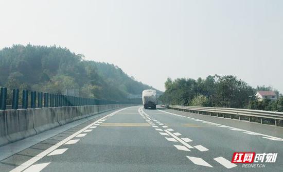 今日小雪，雾散天晴的长韶娄高速。