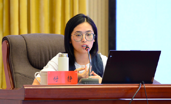  7月12日，公安部新闻传媒中心《人民公安》杂志编辑部发稿人付静授课。陈涛 摄