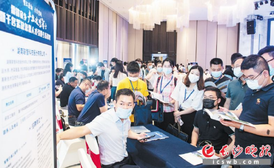 海纳百川的态度、求贤若渴的诚意和筑巢引凤的作为,吸引越来越多的优秀人才扎根望城,放飞梦想、大展身手。邹麟摄
