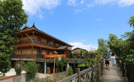 参观莲山庄园。