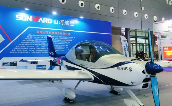 国内首个最大起飞重量达700kg的轻型运动飞机山河SA70