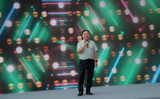 院长向华倾情演唱