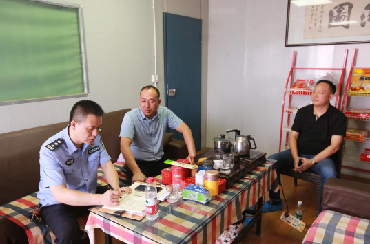 “项目警官”走访企业