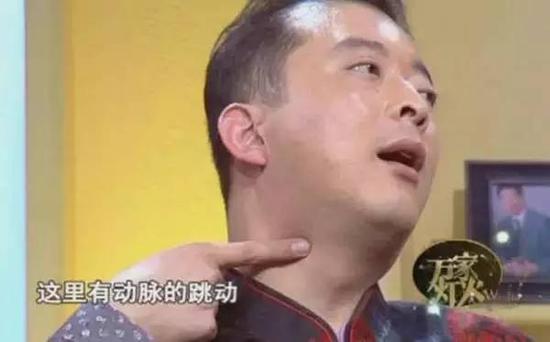 ▲ 程凯教授示范:人迎穴位置