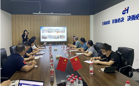 湖南纳九物联科技有限公司向记者介绍养犬管理系统