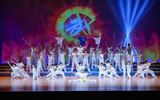 武术节目《刀舞青春·武动正气》表演现场