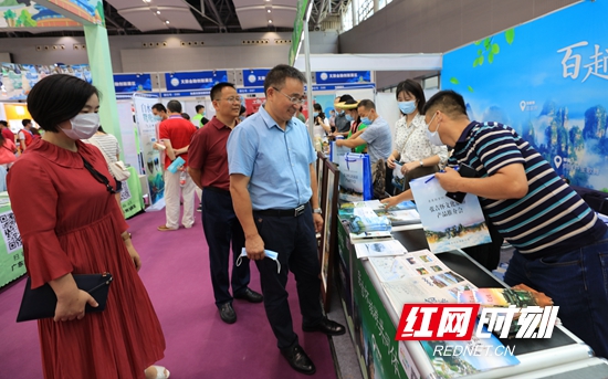 市文化旅游广电体育局党工委书记、局长邓剑率团参展