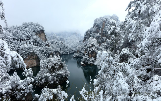 (张家界宝峰湖景区雪景)