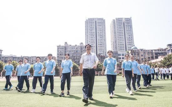 在校训精神指引下,学校师生精神抖擞,大步向前