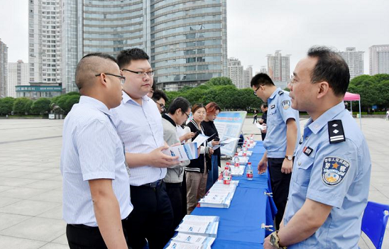 长沙公安开展办理护照等出入境证件只跑一次