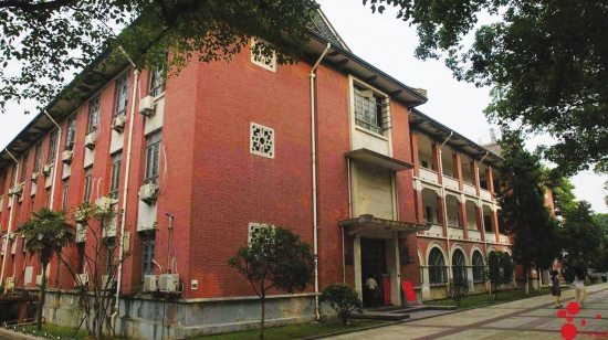 湖南大学外语楼。