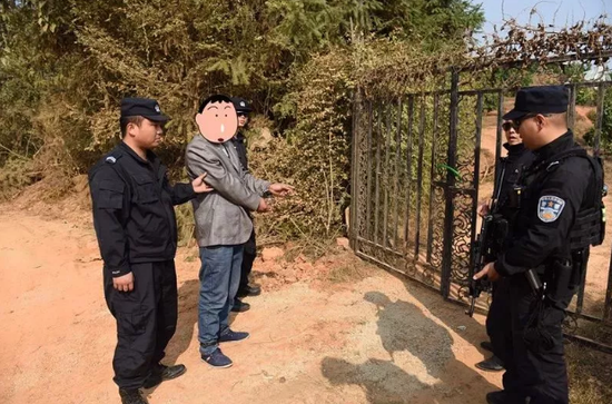 犯罪嫌疑人颜某某指认现场