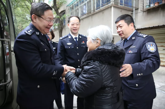 赵剑和张军看望慰问卜时英老人