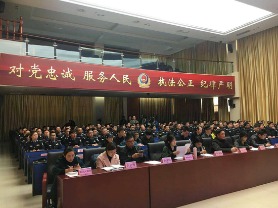 追逃新闻发布会现场