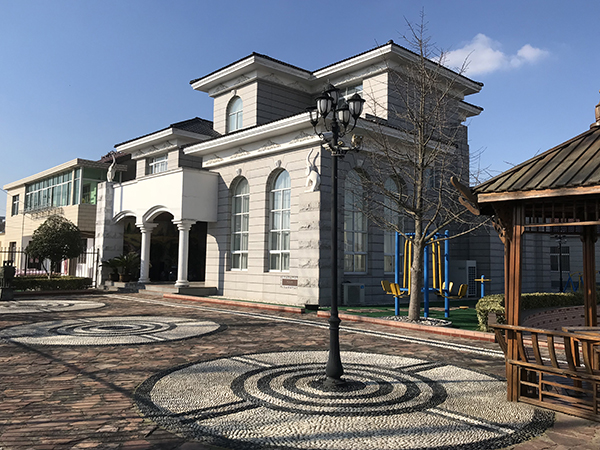 束昱辉：消隐束必和暴富归来 豪宅成权健信徒圣地