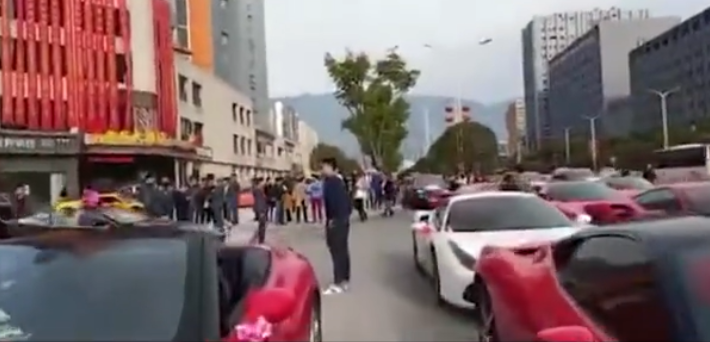 男子办婚礼60辆豪车助兴被指炒作：想给家乡长脸