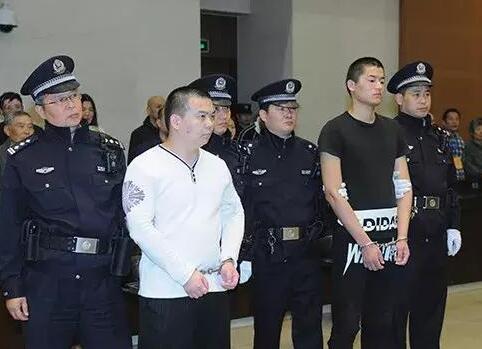 “南京交警被拖行致死案”一审宣判 被告被判死缓