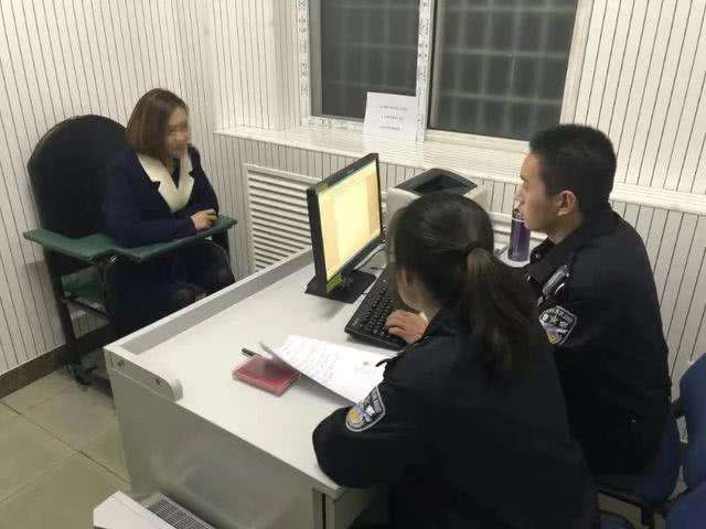 女子携刀乘地铁打骂民警称“顶多拘15天” 已被刑拘
