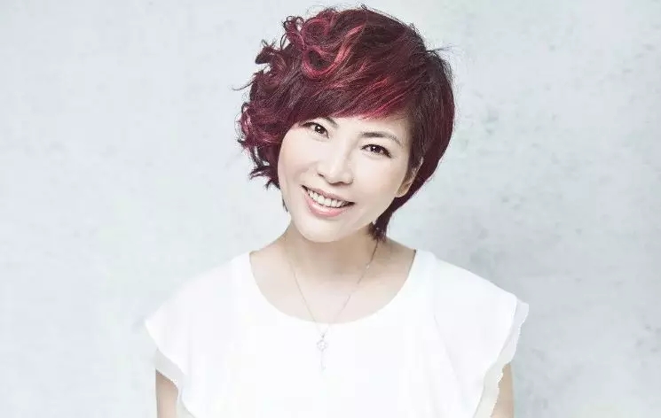 网传“女主持600万生日灯光秀” 回应：三点不属实