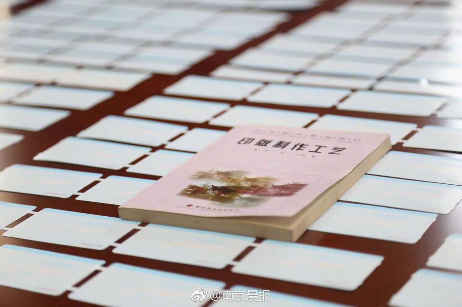 网络平台加钱即可速抢售完火车票 是便民还是新“黄牛”？