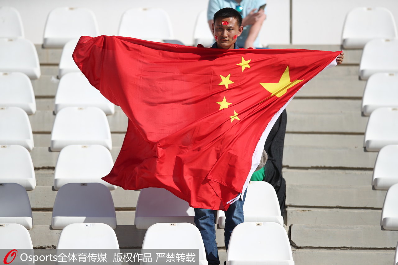 亚洲杯开门红！国足2比1逆转吉尔吉斯斯坦 对手门将送大礼