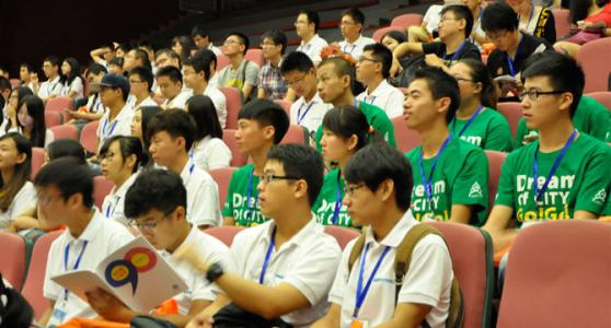 镇江一高校社团又现“官威”？ 学校：已批评教育