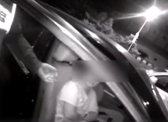 司机中秋节醉酒连撞三车逃逸 还咬伤交警