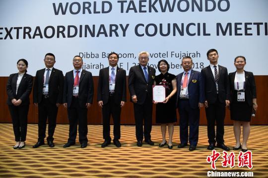 图为申办成功后的集体留影纪念环节。 无锡市委宣传部供图