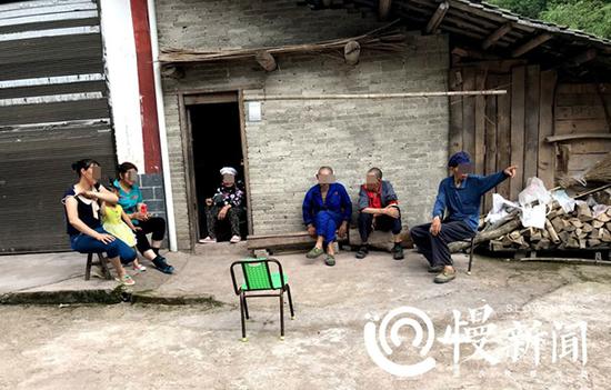 “女神医”靠摸治病每天600人求医 累得愿意被拘留