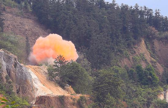 27岁扫雷战士遇爆炸失双手双眼 至今不知真实伤情