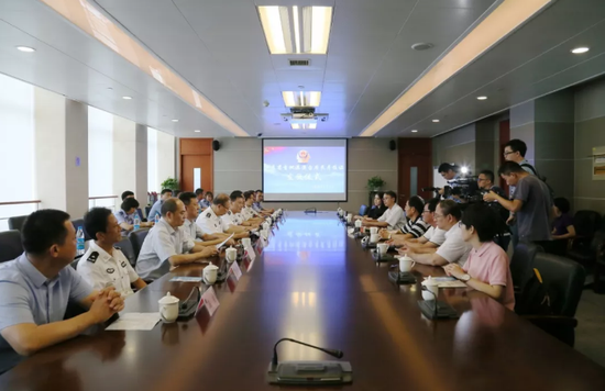 江苏首批港澳台居民居住证发放 15名港澳台胞落户苏州