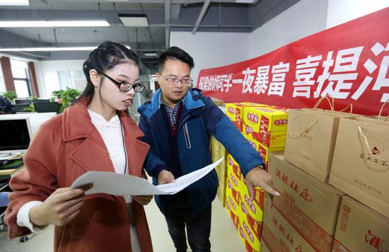 据了解,梁俊娇家在河南南阳,现在江苏盐城上大学。