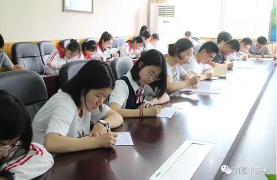 央视女制片人殉职感动无数人 南京十三中定格她的青春