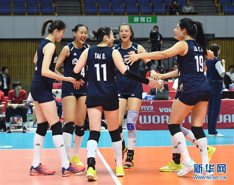 9月24日,中国队球员在比赛中庆祝得分。 当日,在日本札幌举行的2019年女排世界杯赛第二阶段A组循环赛中,中国队以3比0战胜肯尼亚队。 新华社记者贺灿铃摄