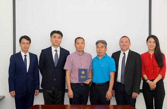 川航英雄机长刘传健被清华航空管理硕士项目录取