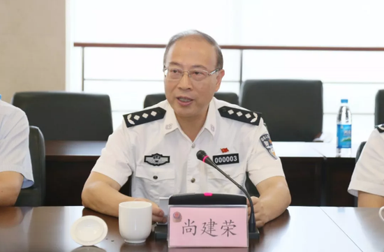 江苏首批港澳台居民居住证发放 15名港澳台胞