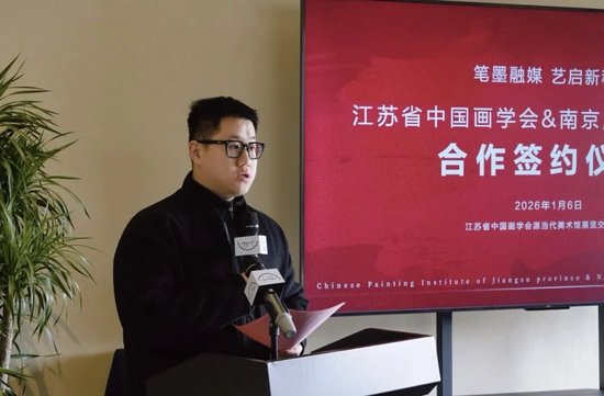 学会副秘书长王苏源主持签约仪式