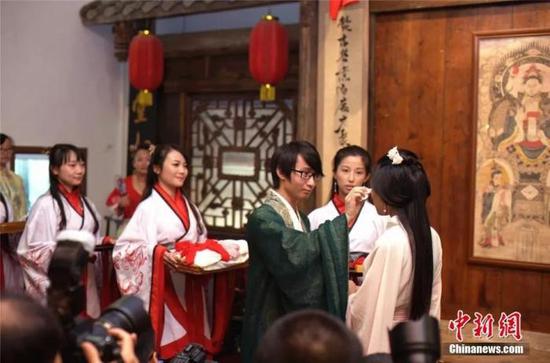 娶媳妇要花多少彩礼？这个地方竟然不用给钱