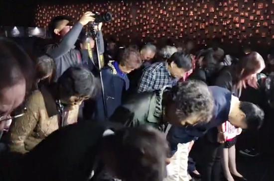 刚刚 南京大屠杀幸存者照片墙的灯又熄了两盏