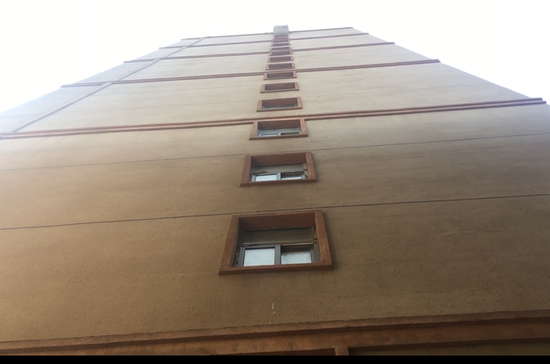 大一女生被搭讪遭性侵后坠楼 嫌犯车碾尸体伪造车祸