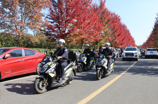 竹镇派出所“红竹蓝盾”警务队在辖区巡逻