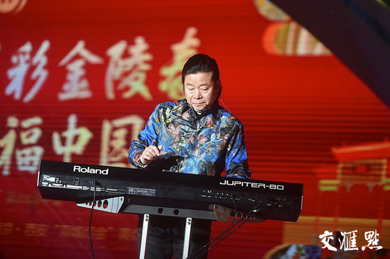 卞留念为秦淮灯会量身创作了主题曲《点亮我的城》。交汇点记者 邵丹摄