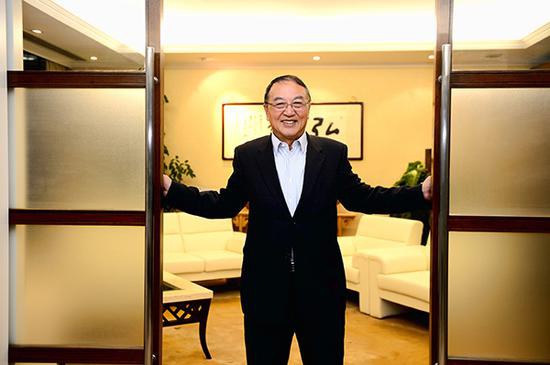 75岁柳传志本周将卸任联想控股董事长，50岁宁旻团队接班