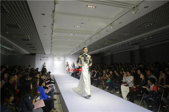 又到毕业季!盐城工学院333名毕业生"玩"出新花样